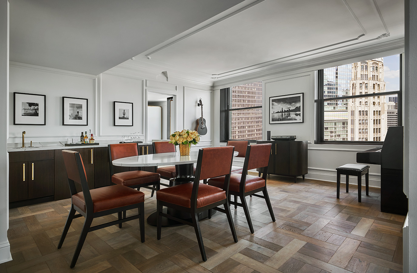 suite at Pendry Chicago with dining area
