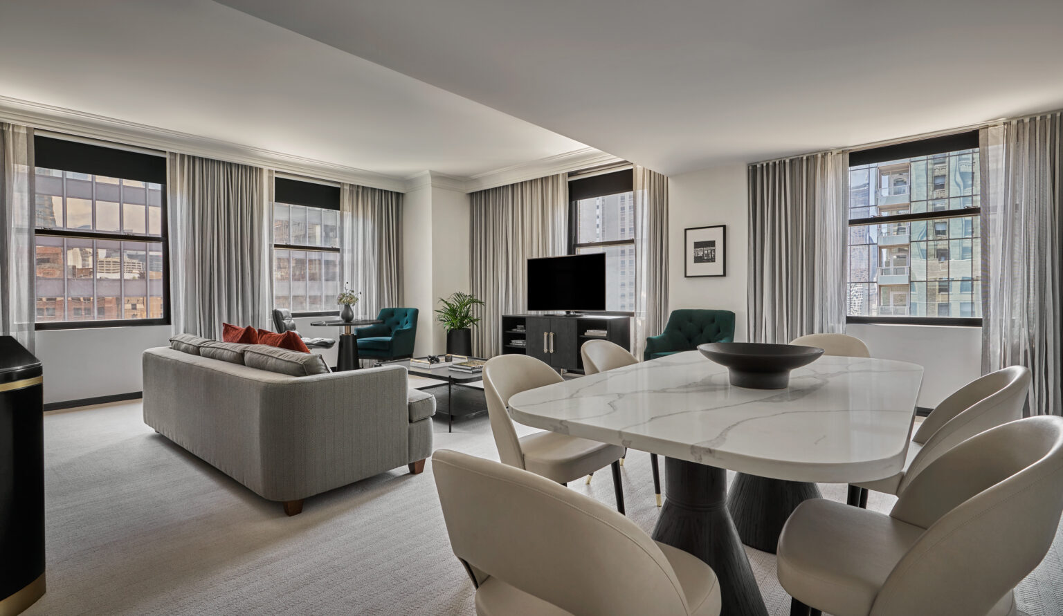 Pendry Chicago suite