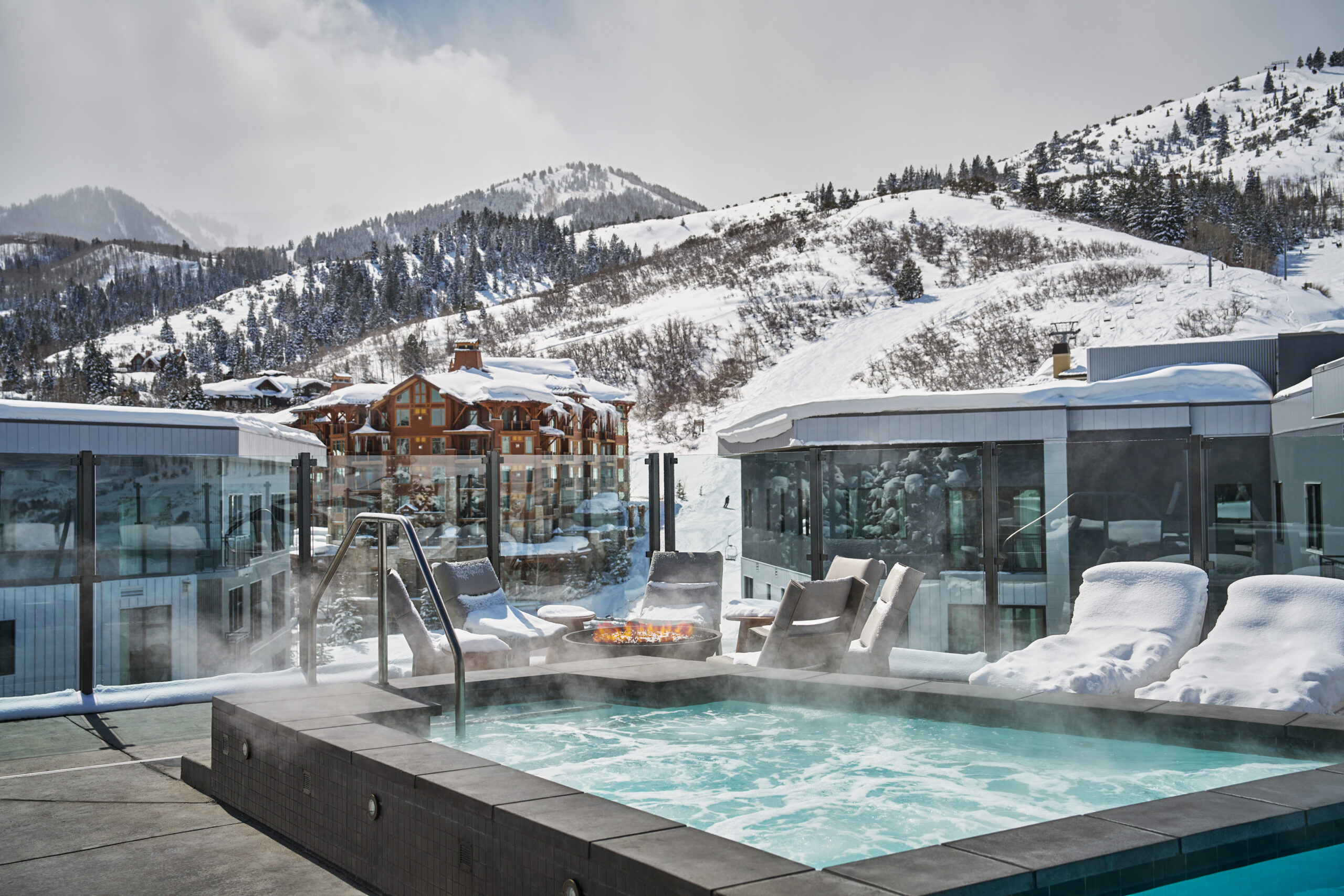 Hot tub on the roof at Pendry Park City