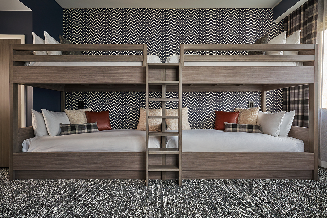 4 bunk beds in a king bunk at Pendry Park City