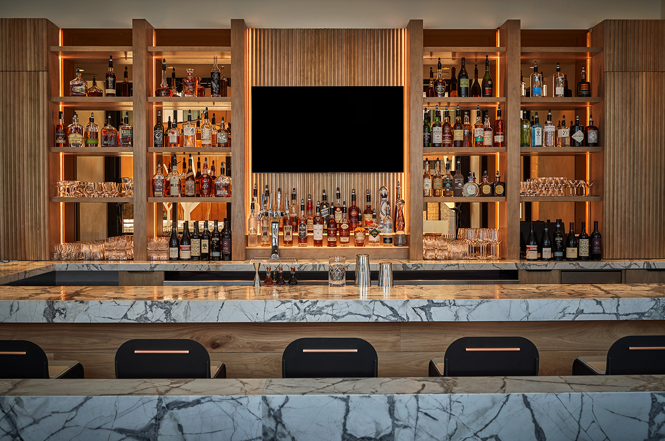 A bar at Pendry Park City