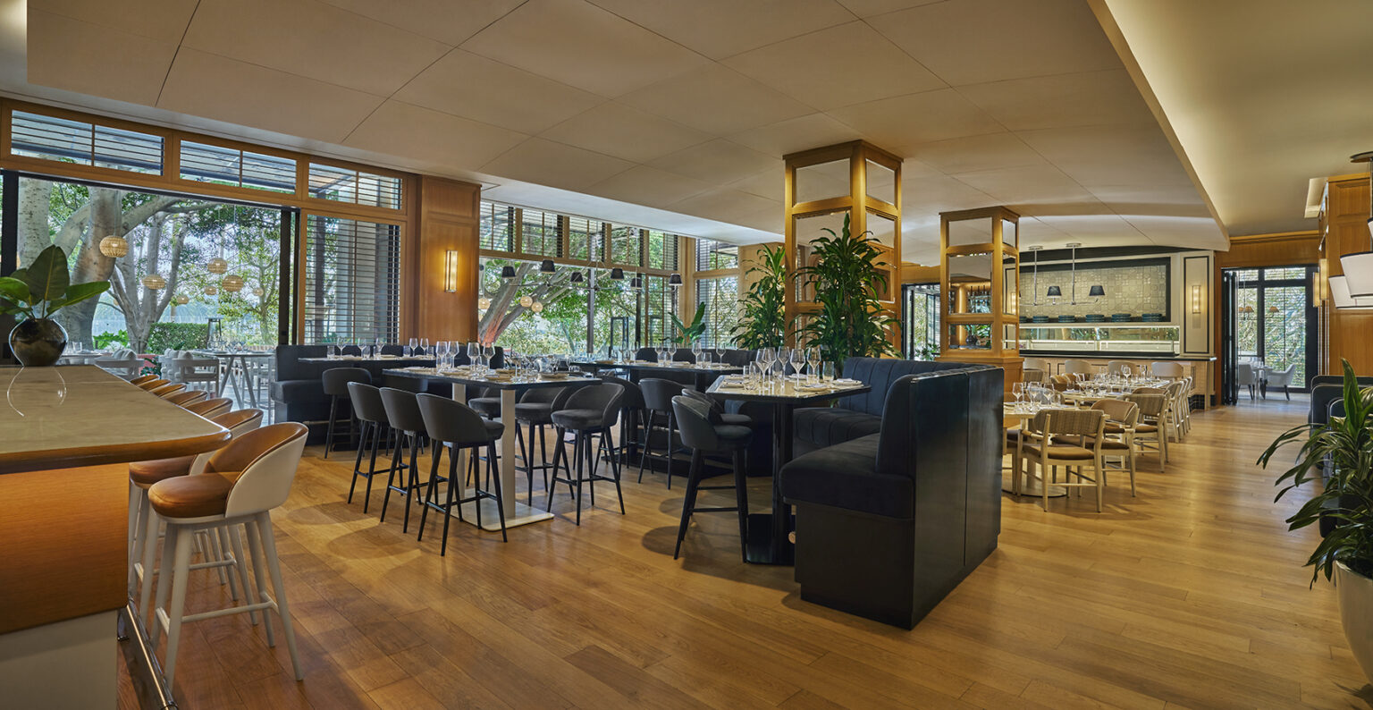 SET Restaurant Dining Room