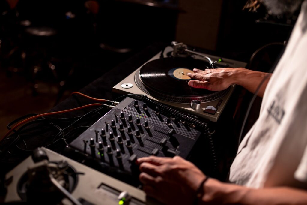 DJ