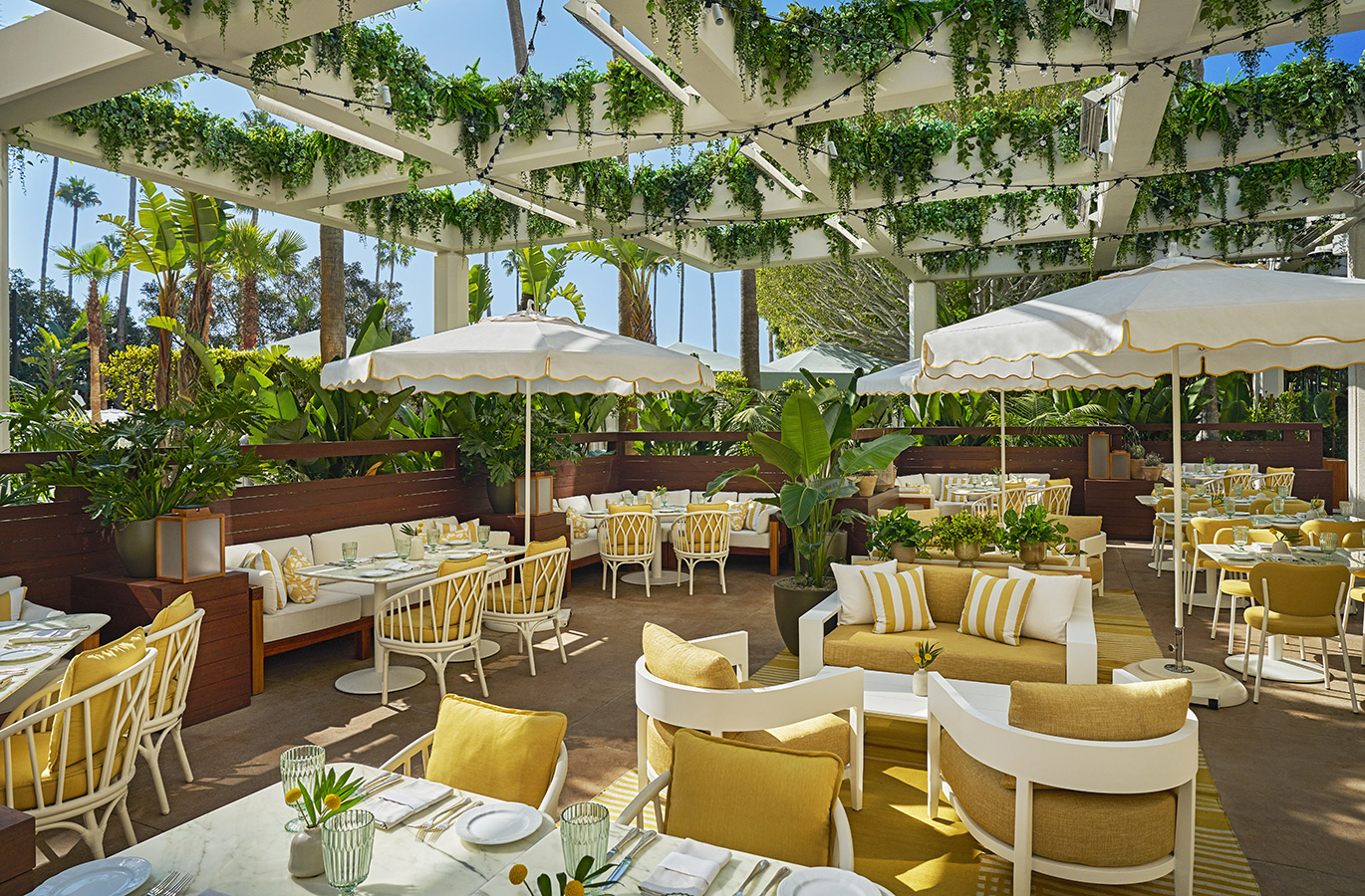 Outdoor patio at Viamara at Pendry Newport Beach