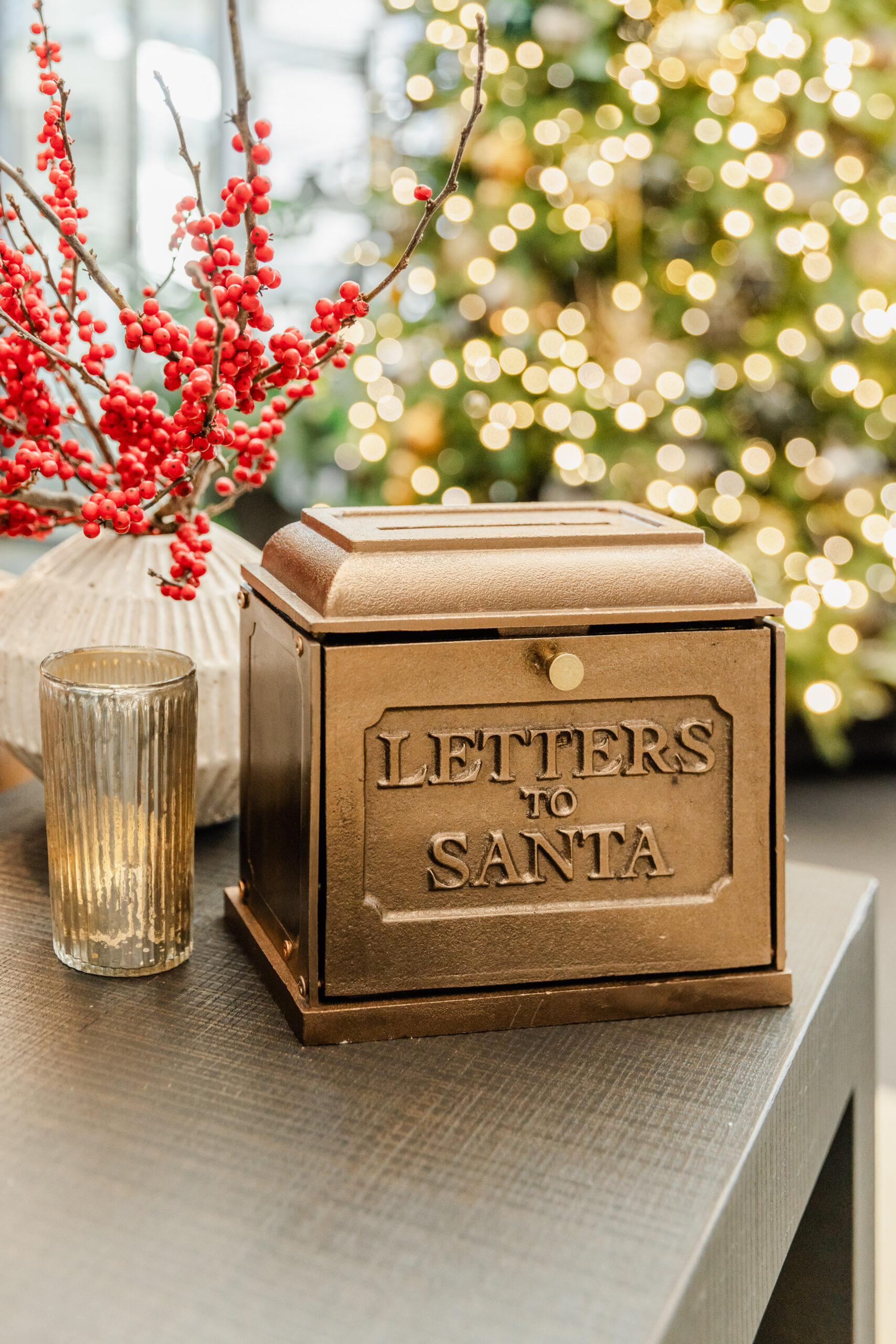 Envelope holder for letters to Santa