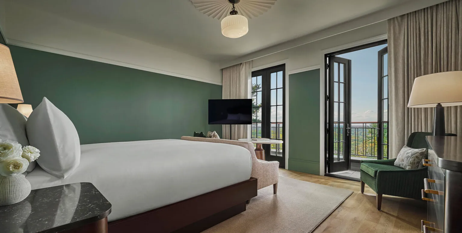 A king guestroom with floor to ceiling french doors that open up to a balcony at Pendry Natirar