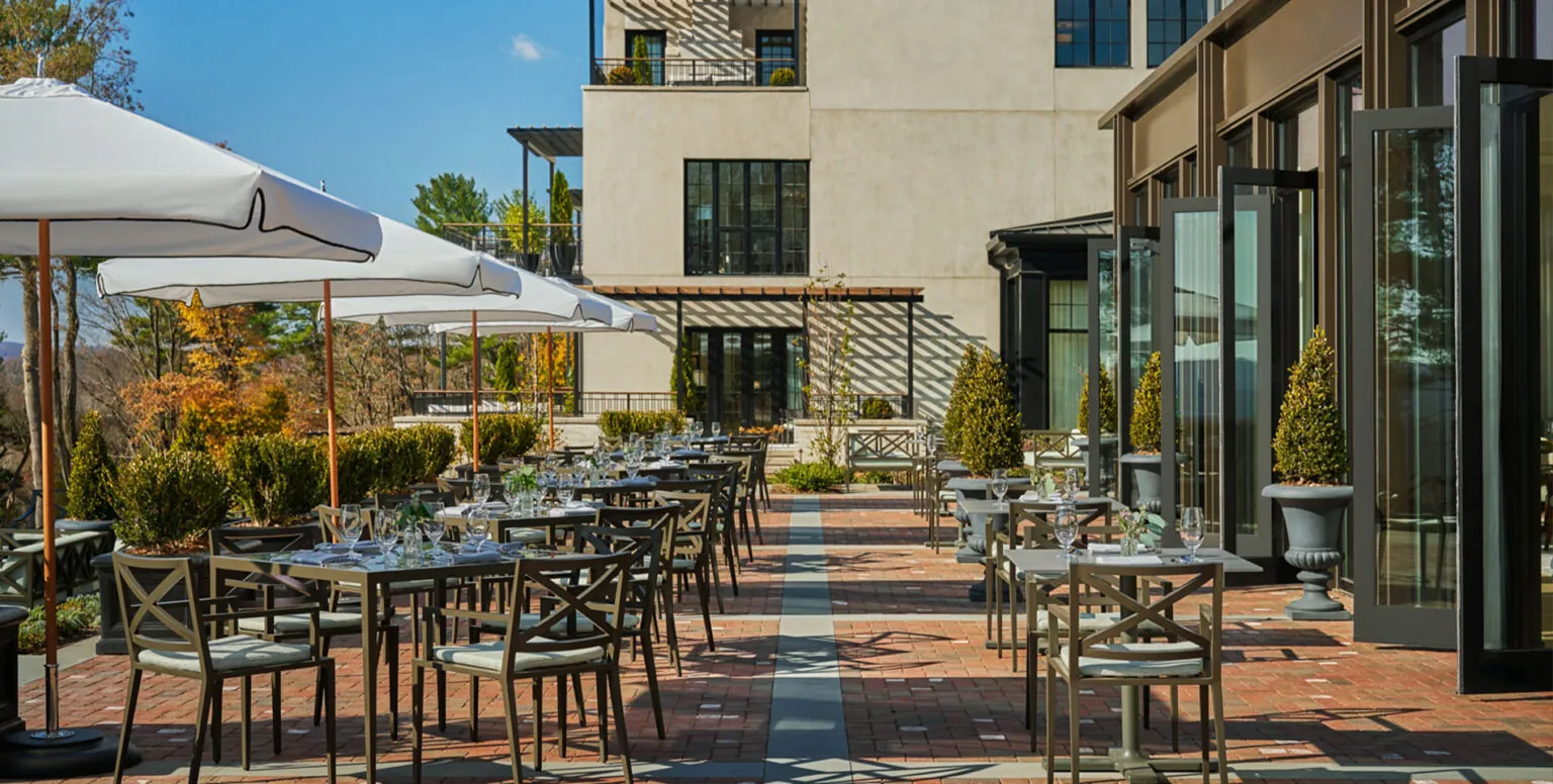 Outdoor dining at Pendry Natirar